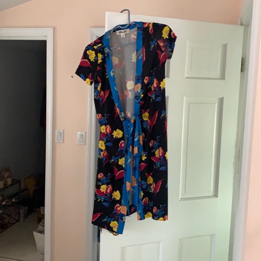 Beautiful Dvf Silk Wrap Dress - image 3